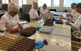 Se solicita Empacadores de Chocolate en Fábricas | Postula aqui.